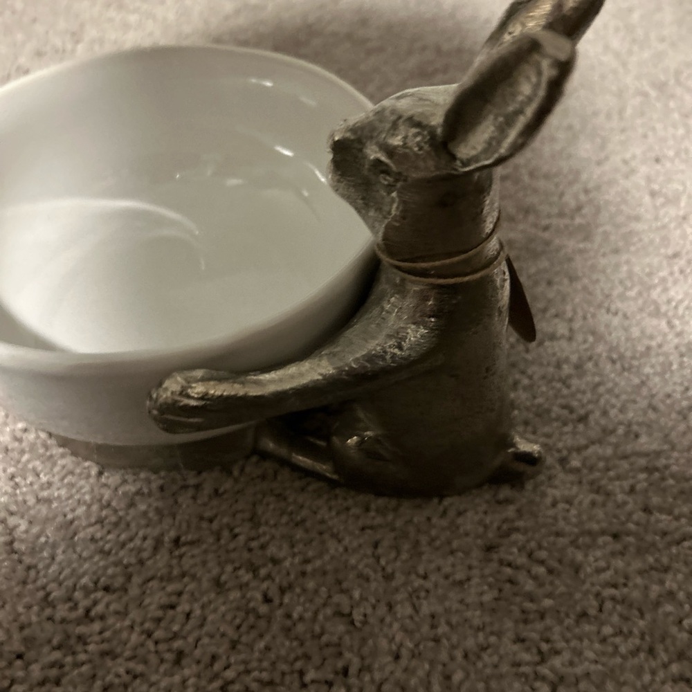 Easter Spring White Porcelain Candy Bowl w/ Bunny Rabbit Metal Base - Picture 5 of 7